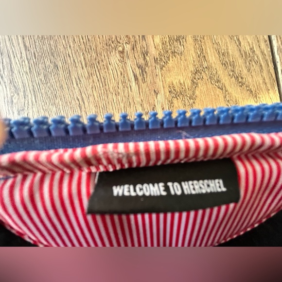 NWOT: Herschel - laptop sleeve - 13 inch - Picture 5 of 5